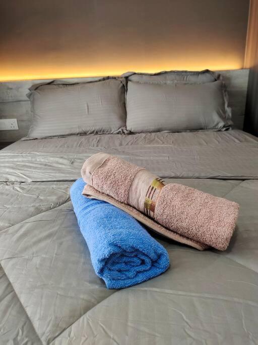 バトゥ洞窟Urban360 Pool View With Netflix And Wifiアパートメント エクステリア 写真