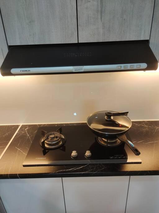 バトゥ洞窟Urban360 Pool View With Netflix And Wifiアパートメント エクステリア 写真