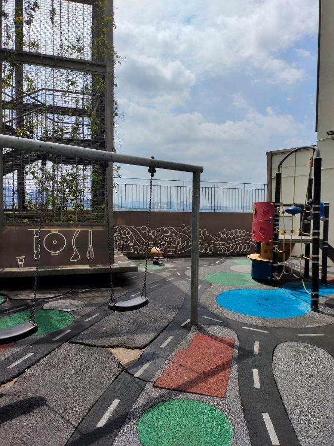 バトゥ洞窟Urban360 Pool View With Netflix And Wifiアパートメント エクステリア 写真